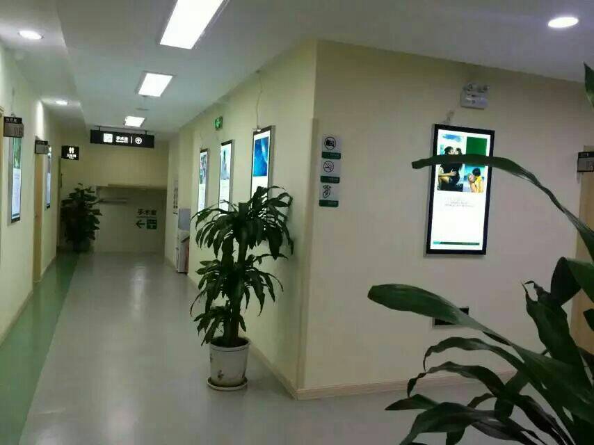重庆重医附属口腔医院壁挂广告机案例